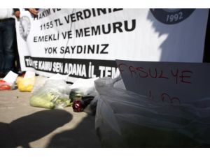 Zam İsteyen Sendikacılardan Sebzeli Eylem