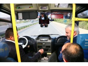 Dolmuşa Binerek Makama Gidiyor