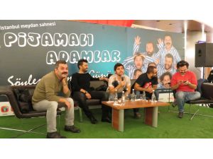 Pijamalı Adamlar Hayranlarıyla Sohbet Etti