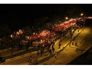 Antalya’da Türk Bayraklı Meşaleli Fener Alayı