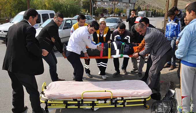 Köprü Bariyerine Çarpan Motosikletli Yaralandı