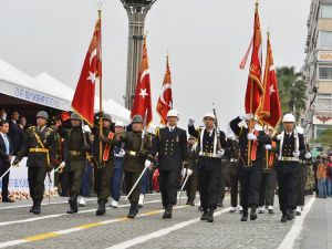İzmir’de Görkemli Bayram Coşkusu