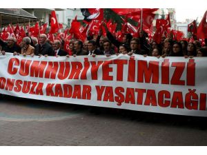 Eskişehir’de Binlerce Kişinin Katılımıyla 29 Ekim Yürüyüşü Yapıldı