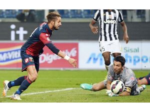 Buffon, Juventus Tarihine Geçti