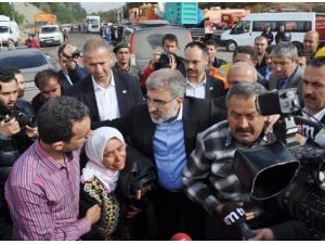 Gözü Yaşlı Anneyi Bakan Yıldız Teselli Etti