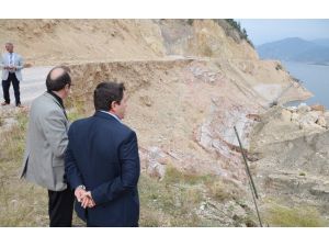 Heyelan Nedeniyle Baraja Göçen Yolda İnceleme Yapıldı