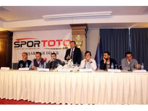 Futbolun Ustaları Ağrı’da Geleceğin Yıldızlarıyla Buluştu