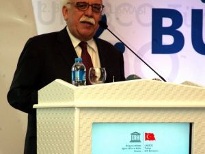 Konuşma Metnimin Üzerine Bırakılan Mikrofonlar...