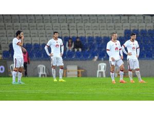 Perdeyi Yaralı Aslan Açıyor