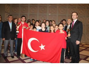 Satrançta 1 Altın, 1 Gümüş Madalya