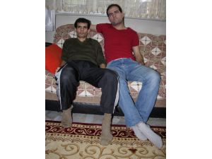 (Özel Haber) 30 Bin Kişide Bir Görülen Hastalığa Yakalanan Kardeşler Tedavi Olmazsa Ölecek