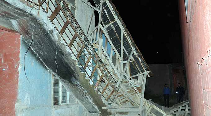 Kerpiç Evin Duvarı Çöktü: 2 Yaralı