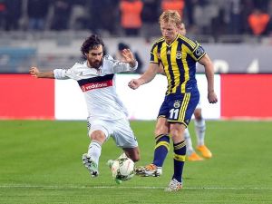 İlk Yarıda Bir Kırmızı Bir Gol