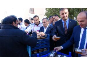 Kobanililere Aşure Dağıtıldı