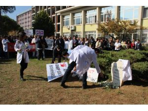 Sağlıkçılardan Şiddeti Protesto İçin İş Bırakma
