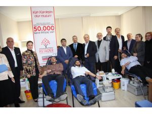 Ak Partililer Kan Kardeşi Oldu