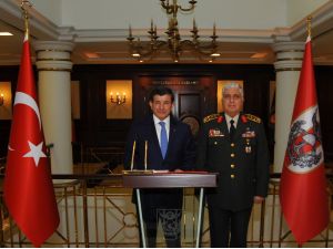 Başbakan Davutoğlu, Genelkurmay Karargahında Brifing Aldı
