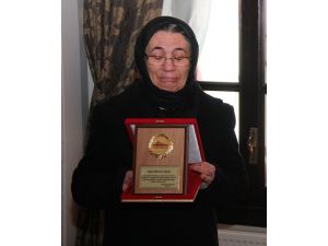 Anneye En Acı Plaket
