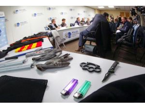 Alman Polisi, Galatasaray Taraftarlarının Dortmund Maçında Stada Soktuğu Maddeleri Gösterdi