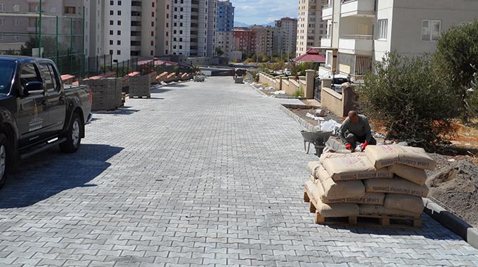 Onikişubat İlçe Merkezi Parkeyle Kaplandı