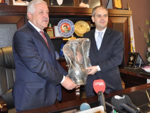 Gençlik Ve Spor Bakanı Çağatay Kılıç, Ak Parti İl Başkanlığını Ziyaret Etti