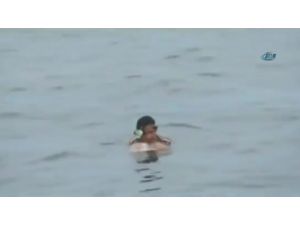 Okyanusta Bulduğu Buzdolabı Onu Hayatta Tuttu