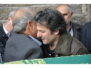 Maçta Kalp Krizi Geçirip Ölen Liseli Son Yolculuğuna Uğurlandı
