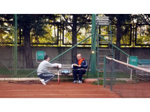 (Özel Haber) Bakan Şimşek Sabah Namazından Sonra Bursa’da Tenis Oynadı