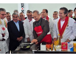 Vali Ocağın Başına Geçip Menemen Pişirdi