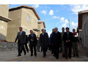 Bakan Kılıç, 24 Evin Yandığı Yerde İncelemelerde Bulundu