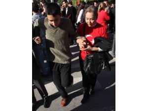 Kırık Ayağı Ona Engel Olmadı Törene Geldi