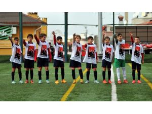 Minik Futbolcular Atatürk’ü Unutmadı