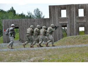 Bin 500 Amerikan Askeri Yolda