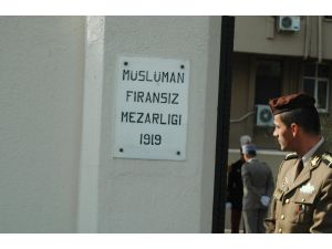 Dünya Ateşkes Gününde Fransız Askerleri Mezarları Başında Anıldı
