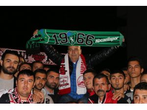 Antalyaspor Taraftarlarından Korukır’a Veda