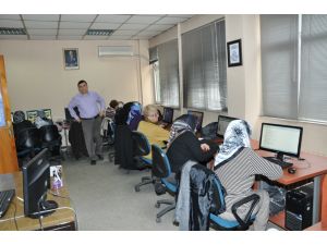 Anneler Bilgisayar Öğrenip, Sosyal Medya İle Tanıştı