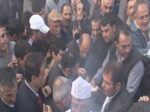 İstiklal Caddesi’nde “Cağ Kebabı” Kuyruğu