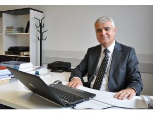 Doç.dr. Akçaoğlu: Ab Hedefi İçin Ekonomik Refahta İlerleme Sağlanmalı