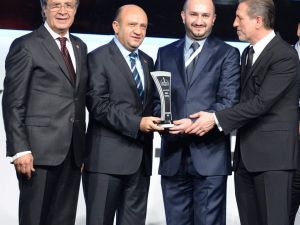 Bursalı Mucide Başbakandan Ödül