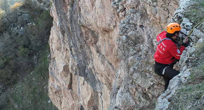 Kayalıklarda Mahsur Kalan Keçiler 10 Gün Sonra Kurtarıldı