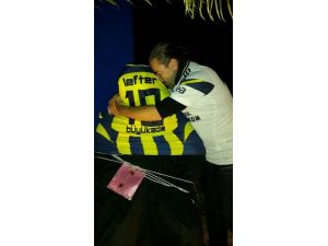 Lefter’in Mühürlenen Heykeline Fenerbahçe Forması Giydirildi