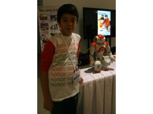 Bursalı 13 Yaşındaki Dahi Çocuk Robota İstediğini Yaptırıyor