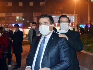 Hava Kirliliğine Karşı Maske Dağıttılar