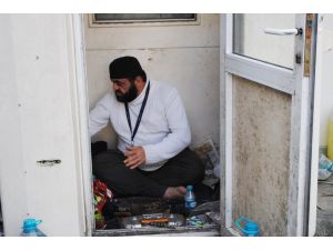 (Özel Haber) Dakikada 10 Defa Tüküren Adamın Dramı