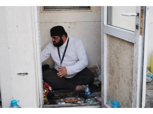 Dakikada 10 Defa Tüküren Adamın Dramı