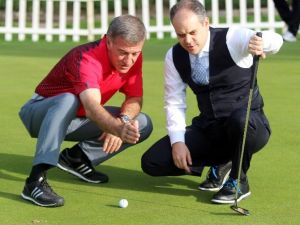 Bakan Kılıç İlk Kez Golf Oynadı