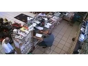 Elektrikli Testereyi Pantolonuna Sokarak Çaldı...