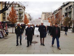 Kosova’da Madenciler, Çalıştıkları Maden Ocağının Kapatılmasını Protesto Etti