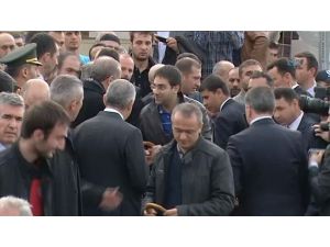 Erdoğan Vatandaşa Simit Dağıttı