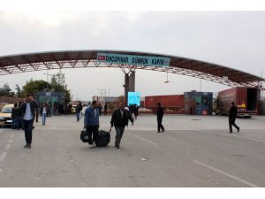 Suriyelilerin Giriş Çıkışları Sürüyor